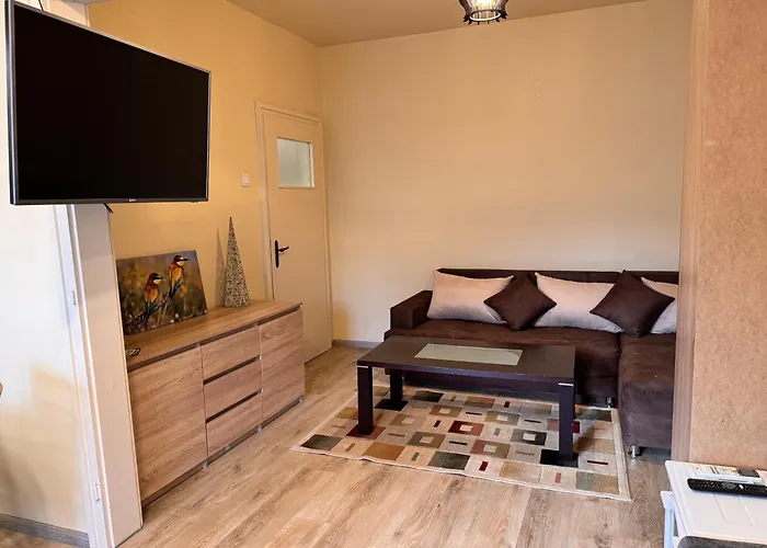 Cozy Steps From Everything! וארנה