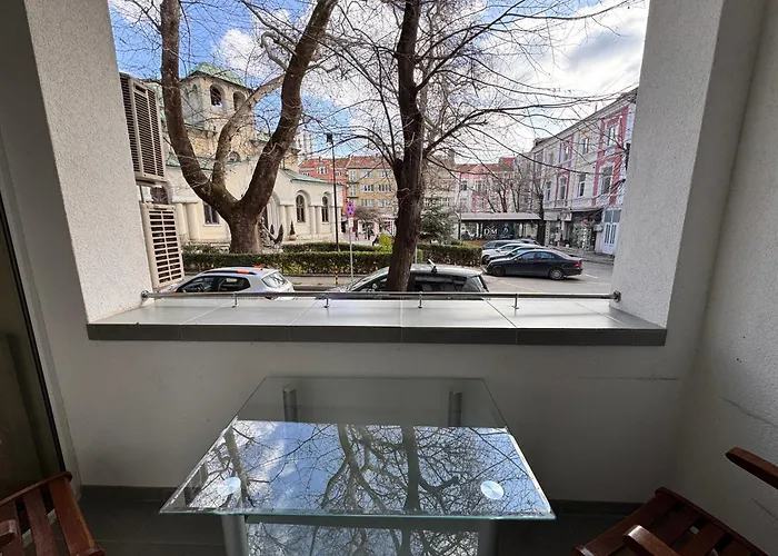 Cozy Steps From Everything! * וארנה