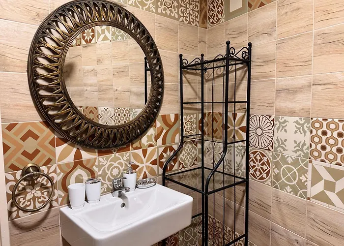 דירה Cozy Steps From Everything! *