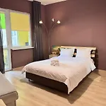 Cozy Steps From Everything! Apartment Warna