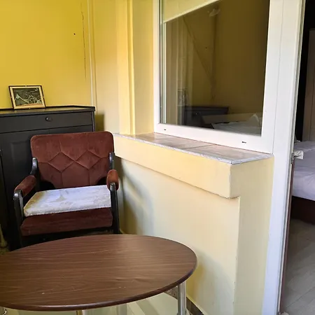 Cozy Steps From Everything! Warna